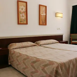 https://la-nina-cala-millor-mallorca.allmallorcahotels.com